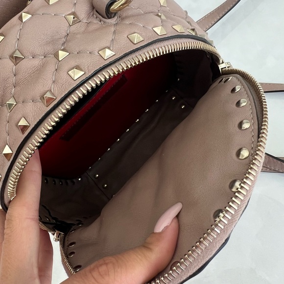 VALENTINO GARAVANI
Nappa Quilted Mini Rockstud Spike Backpack Poudre - Picture 11 of 16